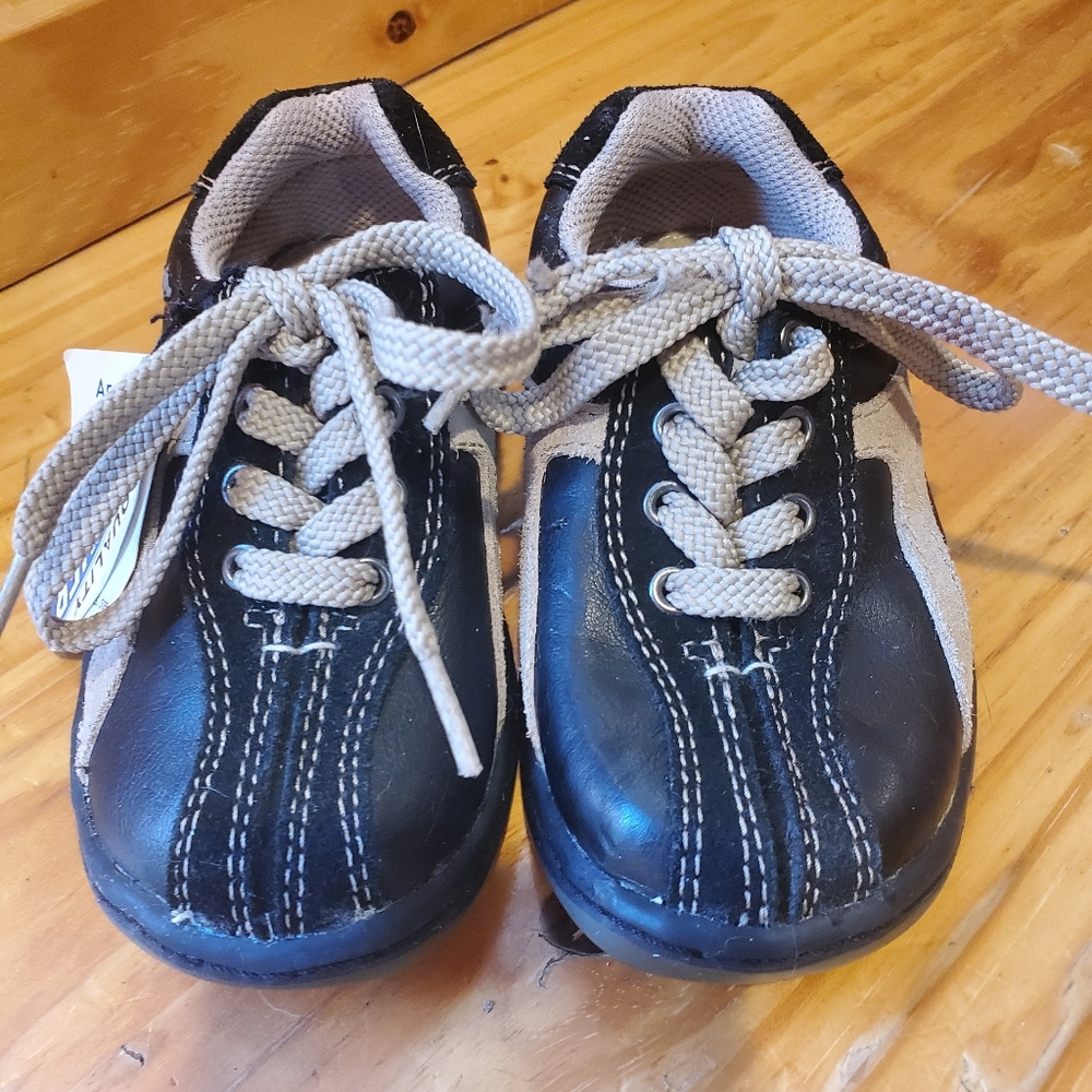 🆕️Trendy Black Toddler Shoes, Size 6.5